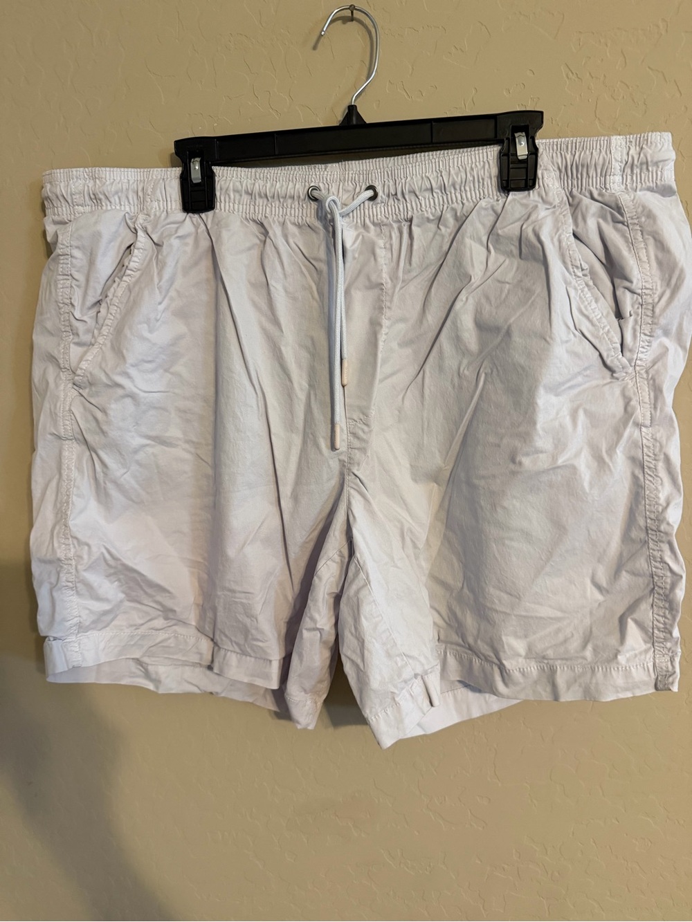 Men's White Drawstring Casual Shorts